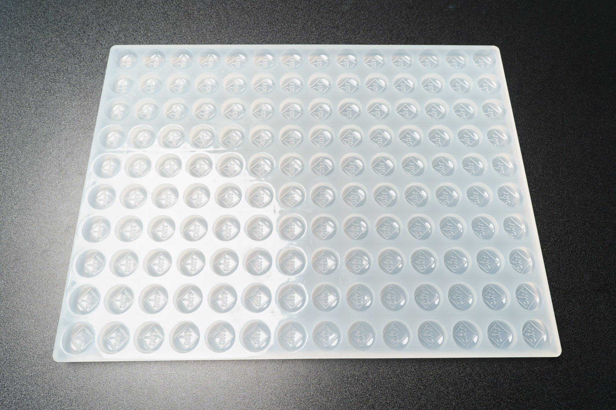3mL Round Candy Depositor Mold - CO, FL, NM, OH THC Symbol - 140 Cavities - 23576