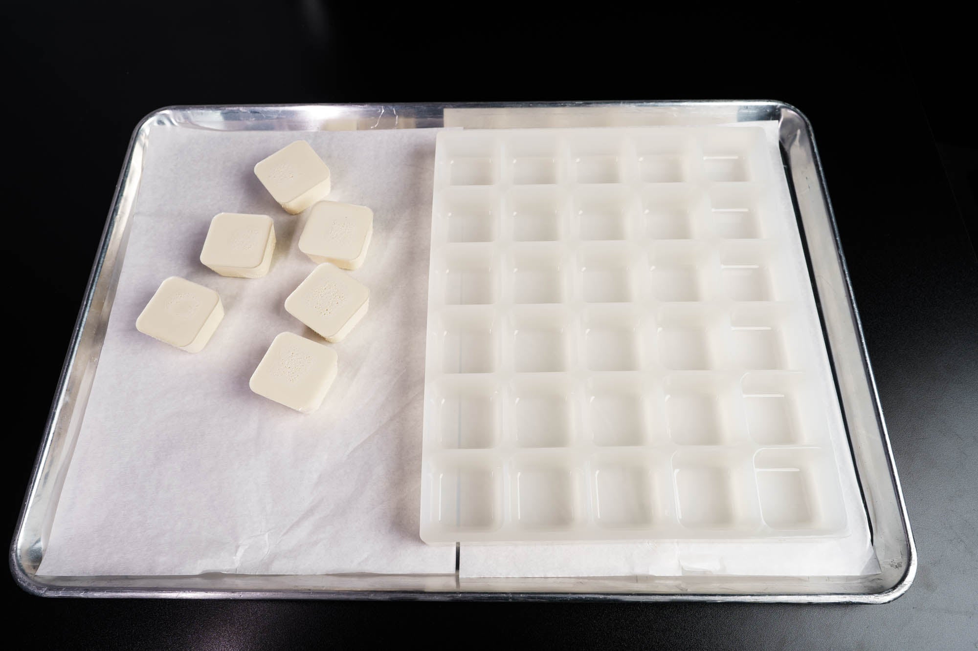 80mL Large Rounded Square Half Sheet Mold - 30 Cavities - 23883
