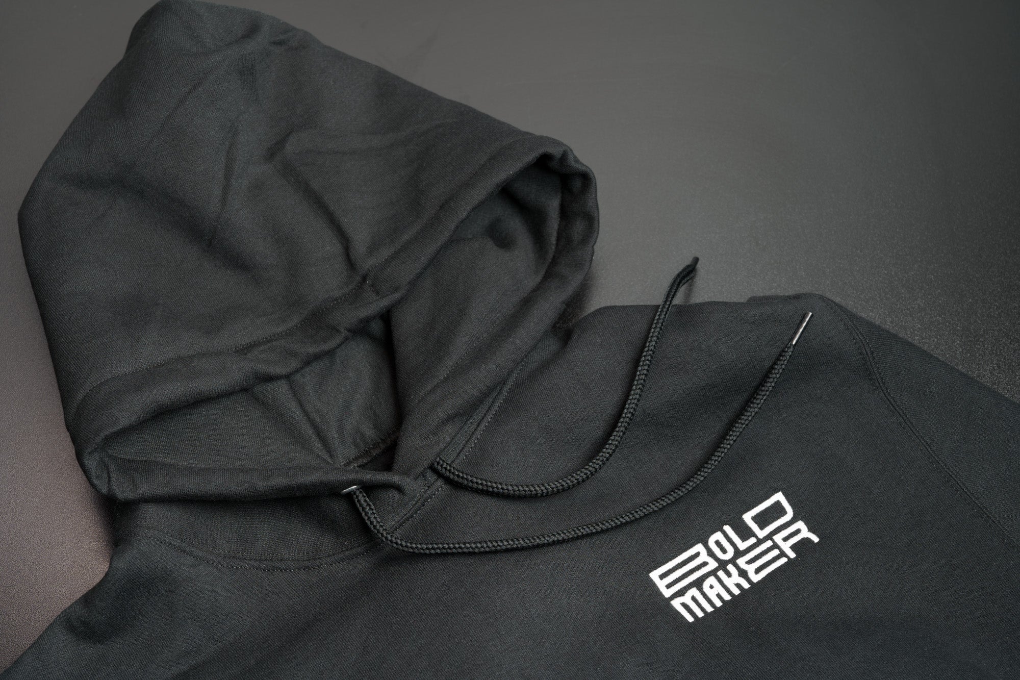 Bold Maker™ Black Hooded Sweatshirt – Relaxed-Fit Core Fleece Logo Hoodie