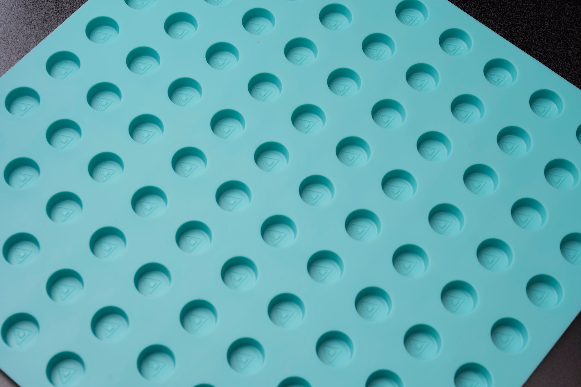 4mL UltraFlex Circle Depositor Mold - MA, ME, RI, VT - 100 Cavities - 24214