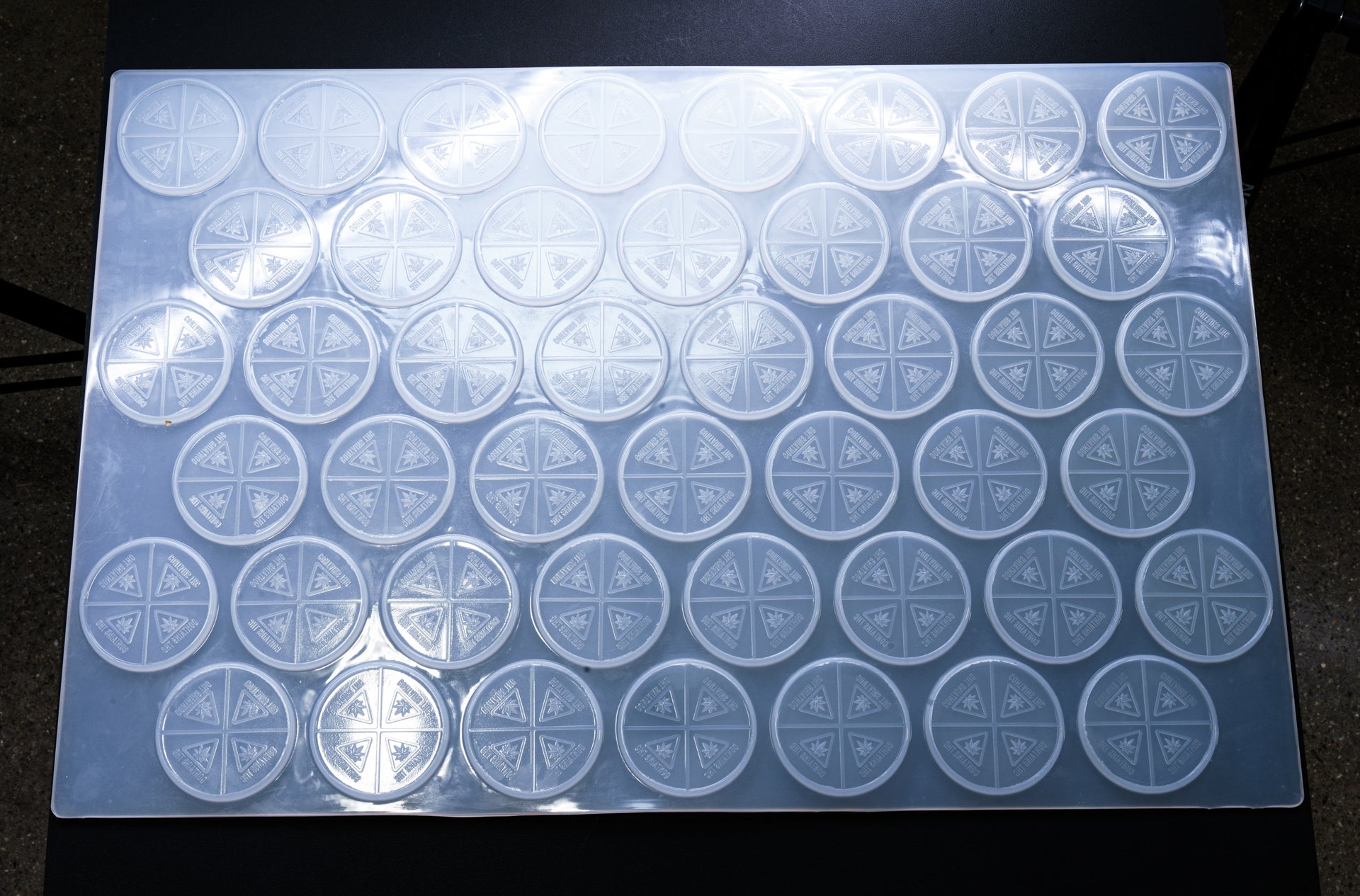 8.6mL Round Multidose Full Sheet Mold - MA, ME, RI, VT THC Symbol - 45 Cavities - 22140