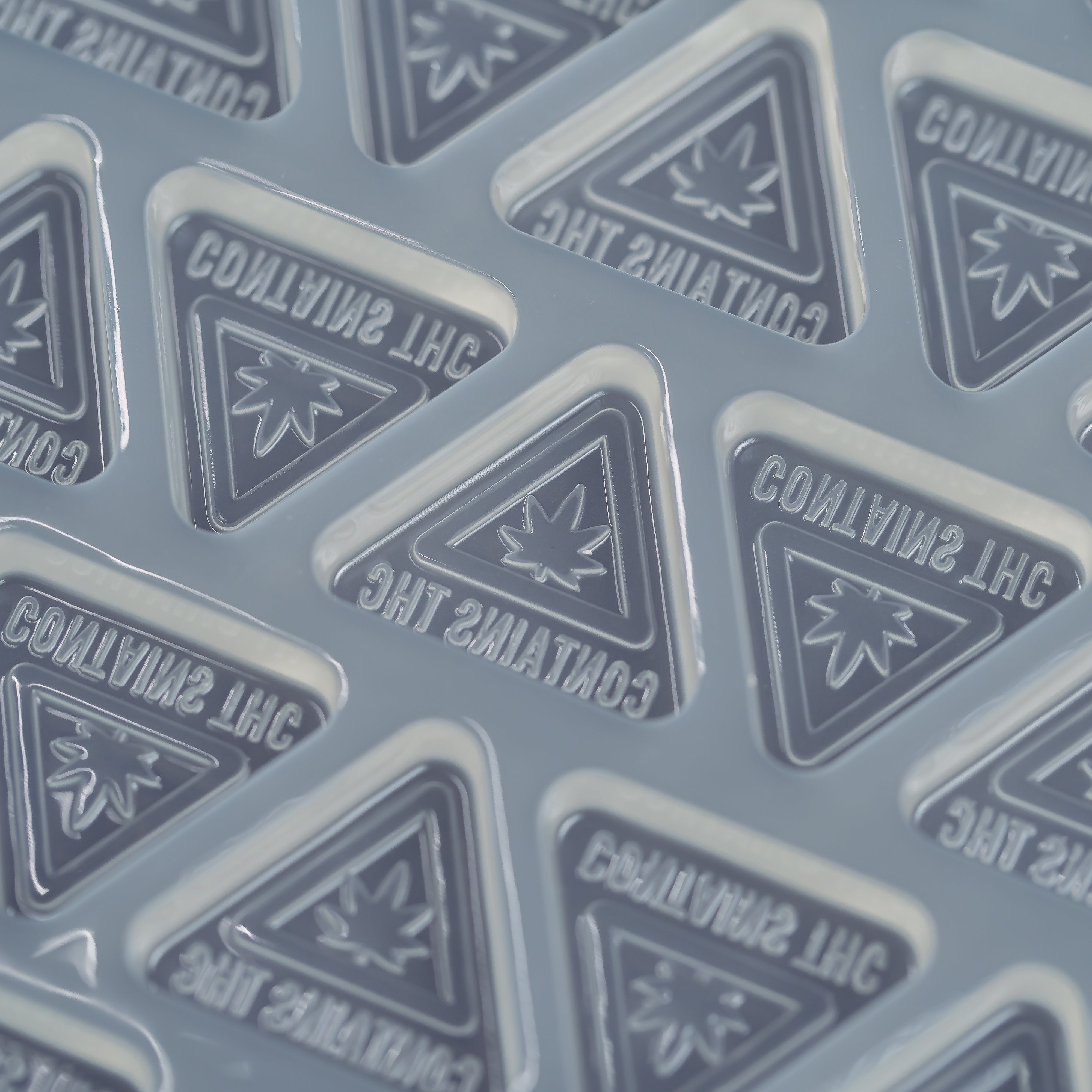 MoldCloseUp3mLTriangleCandyGummyDepositorMoldMassachusettsMaineRhodeIslandTHCSymbol112Cavities