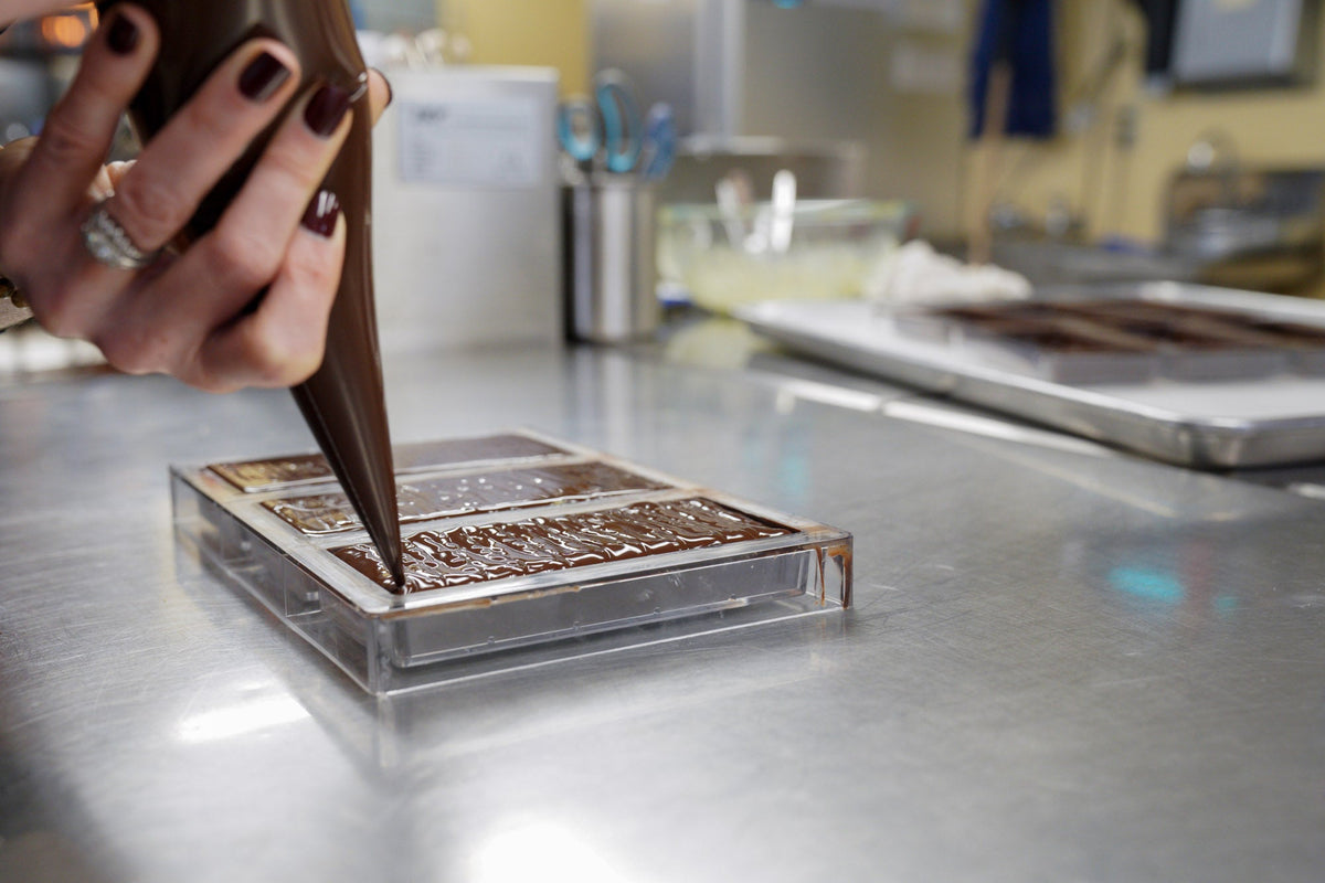 Choosing Polycarbonate Molds for Precision Dosing