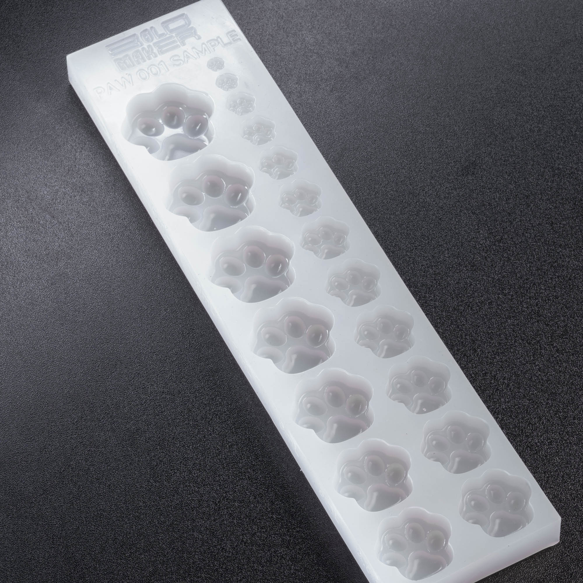 0.05 - 10mL Paw Print Sampler Candy Mold - 19 Cavities - 23423