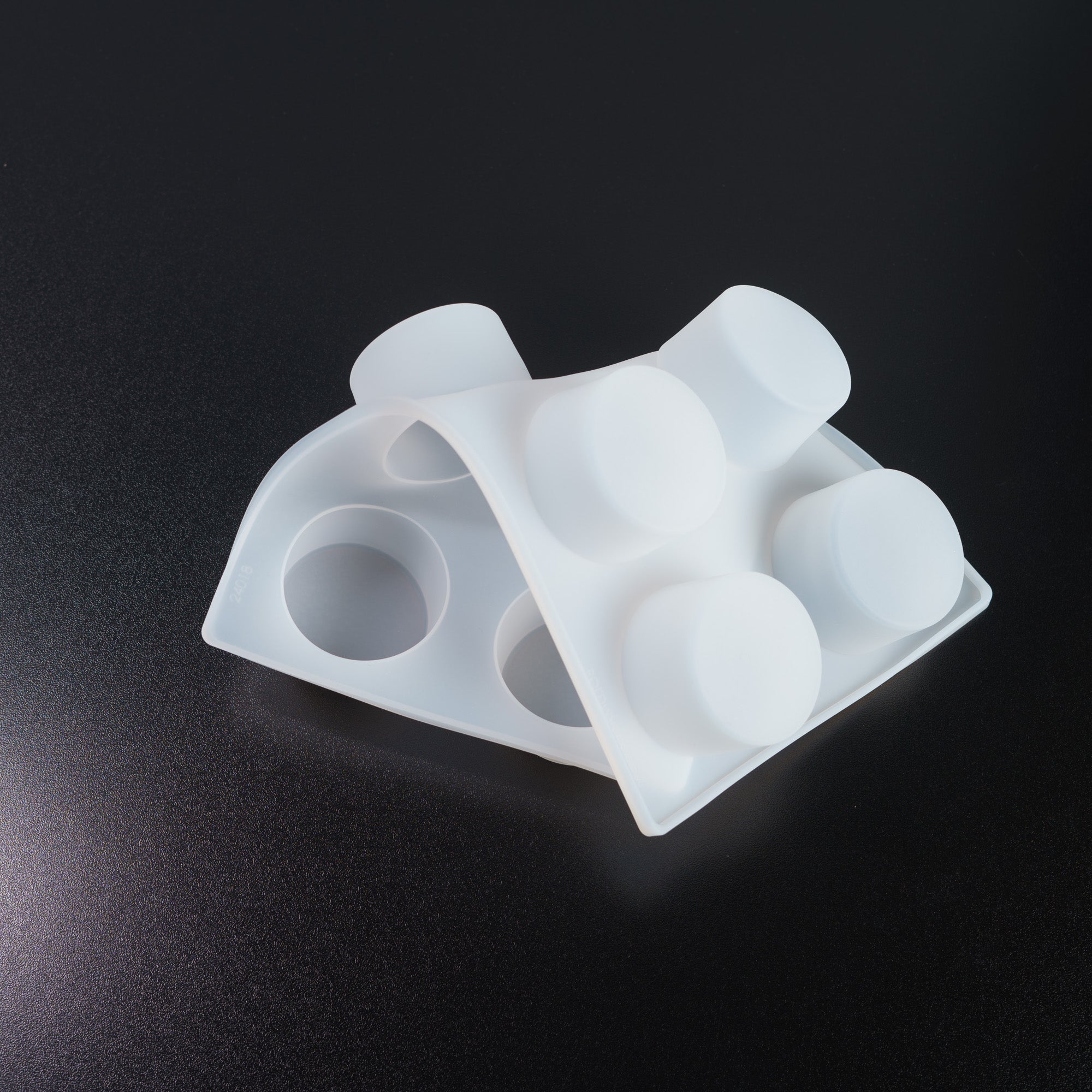 85mL Large Round Puck Mold - 8 Cavities - 24018