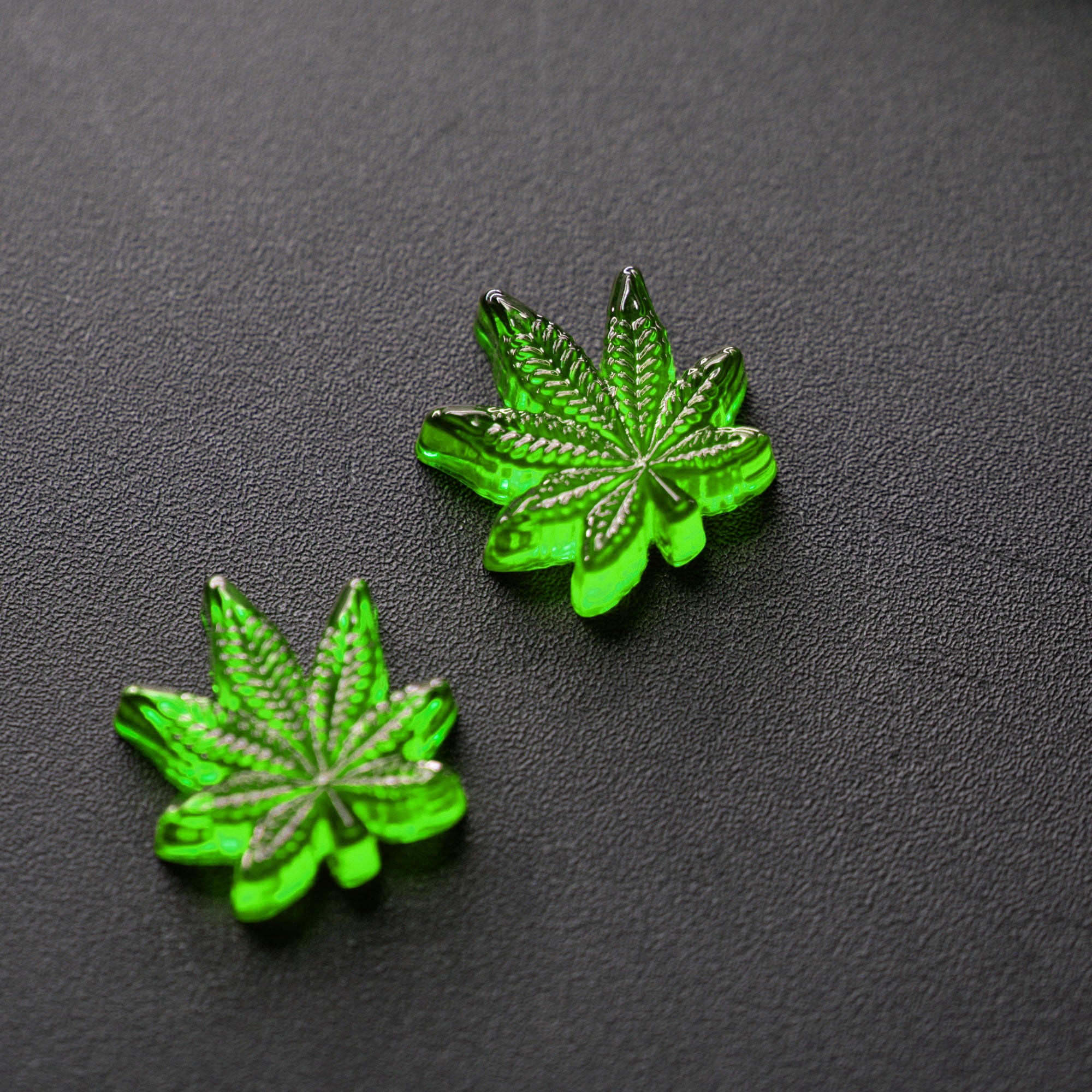 4mL Cannabis Leaf Chocolate Mold - 21 Cavities - 24026