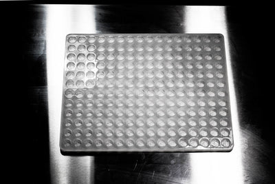 1.25mLRoundCandyGummyDepositorMoldNevadaTHCSymbol192Cavities100PercentPlatinumSiliconeTopViewKitchenTable