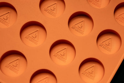 3.5mLRoundThinsCandyDepositorMoldMassachusettsMaineRhodeIslandTHCTriangleSymbol40CavitiesInjectionmoldedSiliconeOrangeCloseUpCloseUp