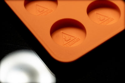 CloseUpCorner3.5mLRoundThinsCandyDepositorMoldMassachusettsMaineRhodeIslandTHCTriangleSymbol40CavitiesInjectionmoldedSiliconeOrange